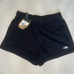 The North Face

Half Dome Fleece

Shorts size MEDIUM  women